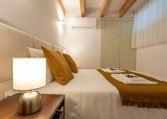 Cc Downtown Palace - B